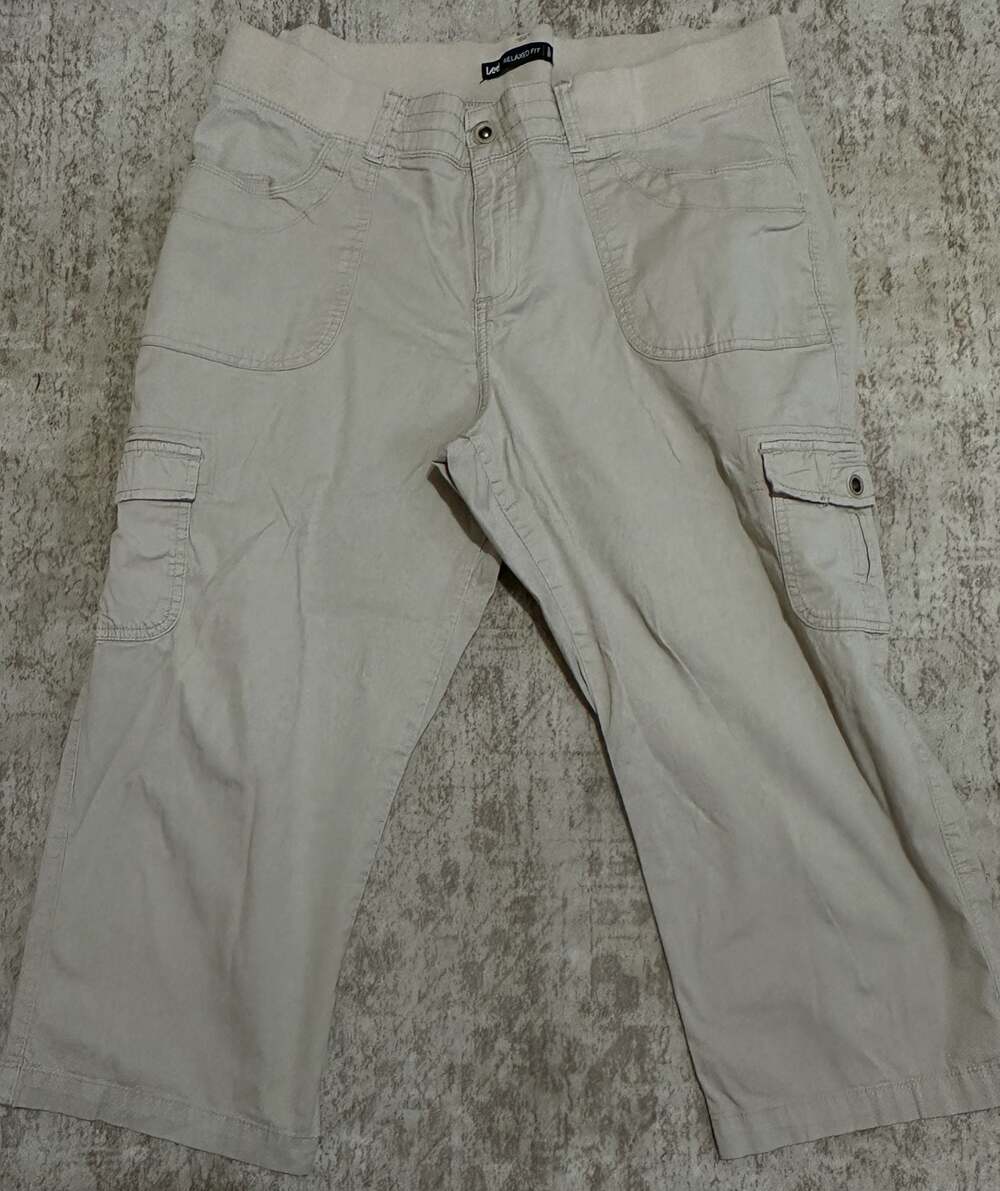 Lee Relaxed Fit Women's Beige Cropped Cargo Pants